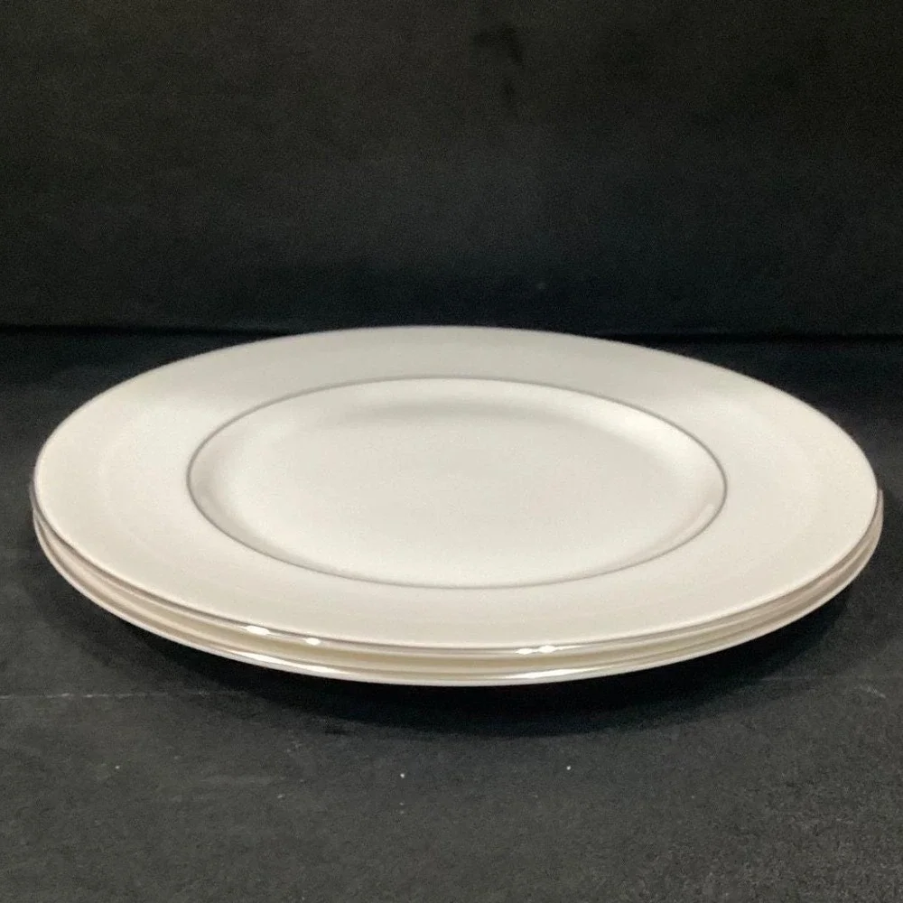 Royal Doulton‎ Amulet Dinner Plates, Set of 2, Vtg White Floral Fine Bone China